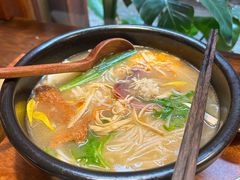 -银米·云南传统过桥米线(双廊黑金冠店)