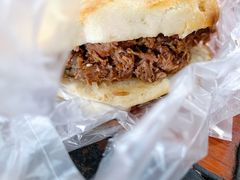 烧饼夹牛肉-老西关黄老太牛肉烧饼