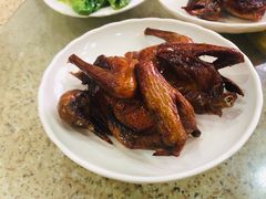 红烧乳鸽-煲煲掂风味煲仔饭餐厅(西区店)