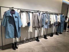 -URBAN REVIVO(高德置地广场·春广场店)