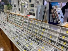-MiRi眼镜·蔡司·星趣控·尼康控优点视觉合作店(南京东路店)