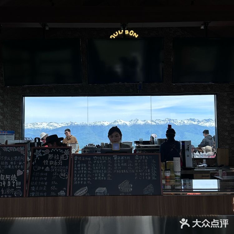 那拉提这家☕️咖啡店的景观位有点东西