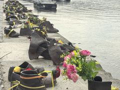 -多瑙河畔鞋履雕塑