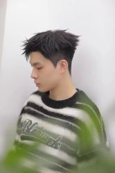 -一家只做男发烫染的店