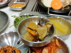 -山野的朋友露营炭火烤肉