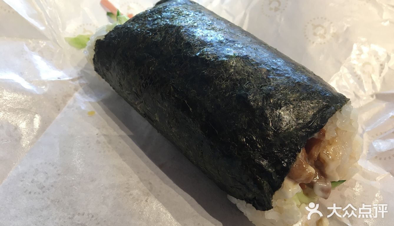 用芝麻、燕麦等五谷做的米浆，虽然小姐姐提醒了会烫口