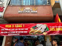 -Bánh Mì Huynh Hoa