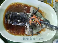 -四川小胡子海鲜(丁村万人海鲜广场店)