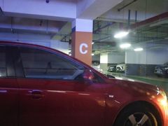 -证大·大拇指广场-地面停车场