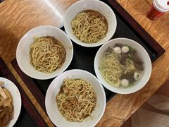 -松树干拌面店