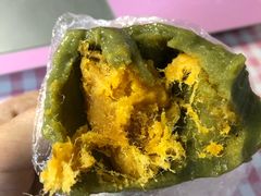 咸蛋黄肉松青团-同济大学本部学苑饮食广场