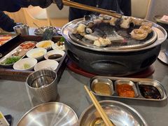 -围炉肉舍•炭烤活鳗•丹东海鲜烤肉(步行街店)