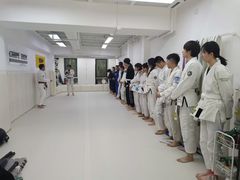 -菠萝格斗巴西柔术训练馆