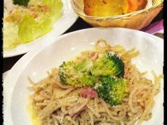 德大色拉+蒜香面包+奶油蘑菇意面@德大西菜社-德大西餐社(云南南路店)
