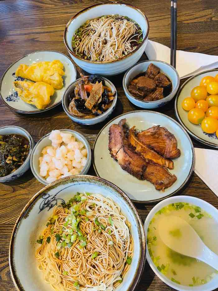 茴香餐厅(巡塘古镇店)-"[微笑]一家在巡塘古镇内的面馆. 听说价.
