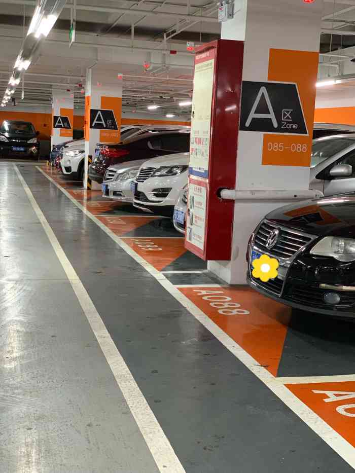 家乐福古北店-停车场-"上海滩上比较有名的停车场之一,出名来自于.