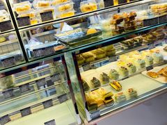 面包甜点陈列柜-白玉兰食品甜凤店(合生汇店)