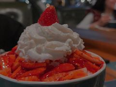 草莓牛奶冰沙-I HOLIC艾豪丽披萨(KKone店)