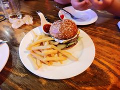 和牛芝士汉堡-1886德国汽车餐厅(外滩中央店)