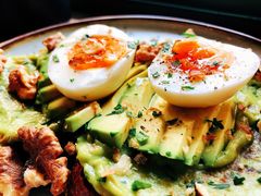 牛油果煮蛋吐司-RAC BAR(安福路店)