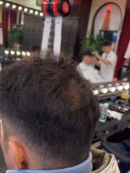 -东方先生国潮男士理发馆