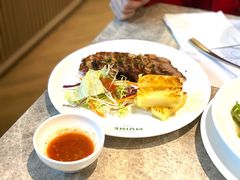 西贡炭烧烤猪颈肉配菠萝-美奈小馆·东南亚菜(福田星河COCO Park店)