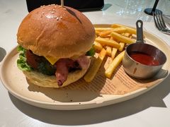 经典牛肉汉堡-ZEMOCAFE·FUSION FOOD(西交利物浦店)