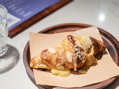 杏仁牛角包-Oasis coffee燕谷咖啡(公信店)