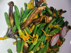 鸡枞菌炒童子黄瓜-映水芙蓉(上海万象城店)