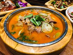 -老滇山寨•云南特色菜•地方菜•民族风情歌舞表演(金碧店)