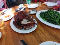 -黄记四更烤乳猪店