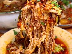 -拈签一笑黄牛肉辣卤串串