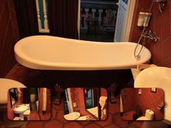 贝壳房的卫生间（还带一个阳台）-娜娜度假小旅馆