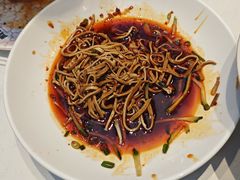 -阿瓦山寨·湘菜现炒·剁椒鱼头王(咸阳总店)