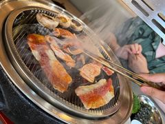 -围炉肉舍•炭烤活鳗•丹东海鲜烤肉(步行街店)