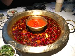 罗宋汤鸳鸯锅-哥老官重庆美蛙鱼头(宝山龙湖店)