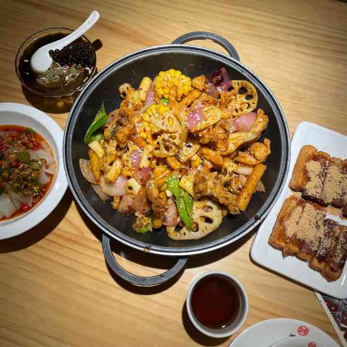 渝蛙馆(八佰伴店)-"来镇江玩,昨天吃了7楼的周二小姐,今天吃.