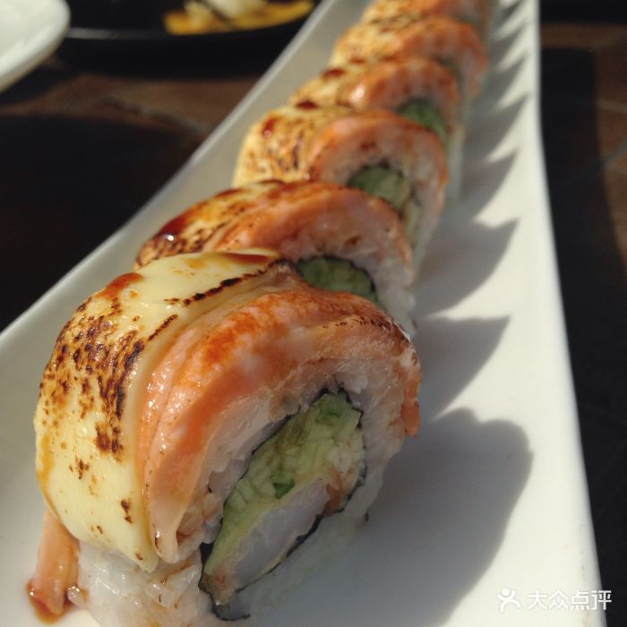 火烧三文鱼芝士卷