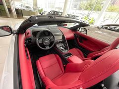 -上海伟杰·捷豹路虎4S店(闵行店)