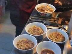 -松树干拌面店