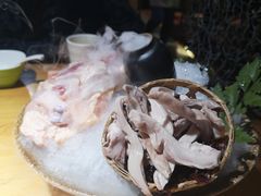 -洪氏嗨捞·广东猪肚鸡·椰子鸡火锅(西咸万象城店)