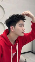 -一家只做男发烫染的店