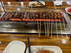 -哈尔滨小酒馆·鲜肉现穿自助烧烤(康新花园店)
