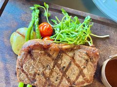 -Oasis Bar & Grill