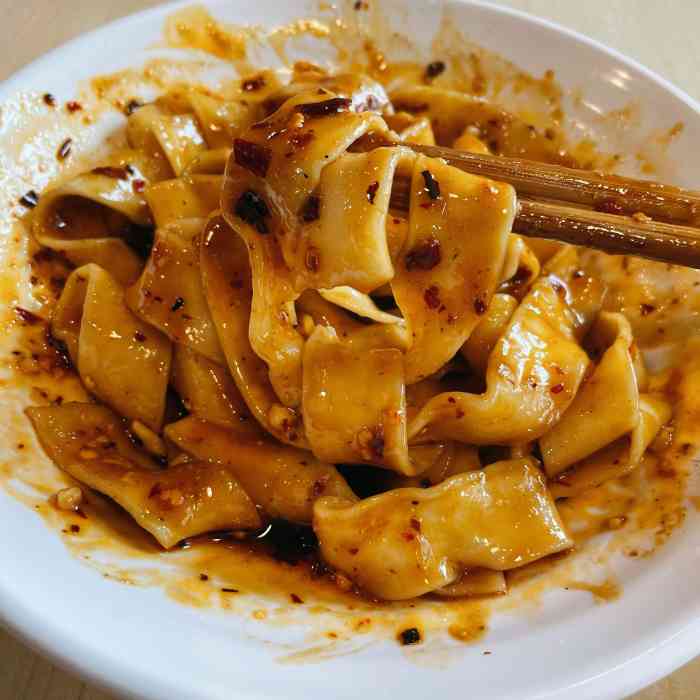 刘抄手(青白江店)-"推荐剁椒牛肉面和红汤抄手,喜欢吃甜口的推.