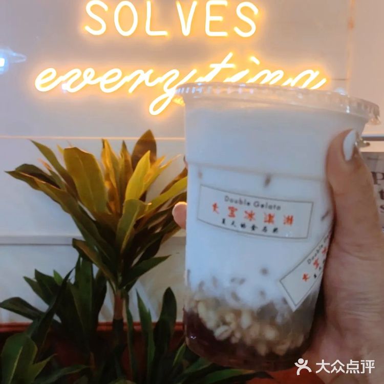 卡通冰淇淋，可可爱爱,一口下去，没有脑袋[阴险]