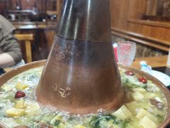 -果松木炭酸菜铜火锅·外婆参鸡汤