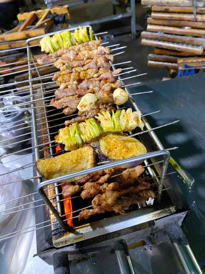 淄博烧烤的乐趣就是自己动手丰衣足."-大众点评移动版