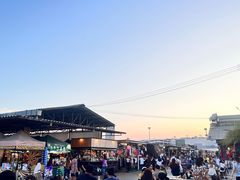 -席娜卡琳火车铁道夜市