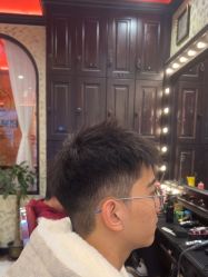 -东方先生国潮男士理发馆